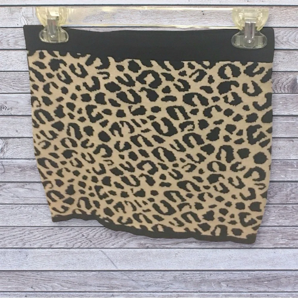 2 for $6 🎉 Forever 21 leopard print skirt Medium - Picture 1 of 3